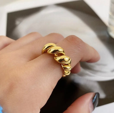 Twisted Trust Ring