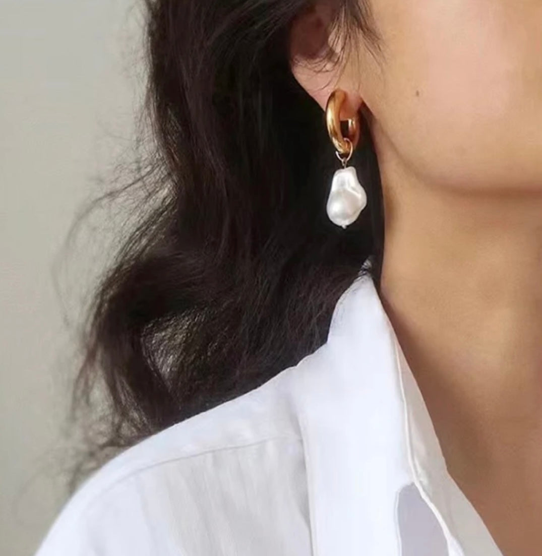 Solo Date Earrings